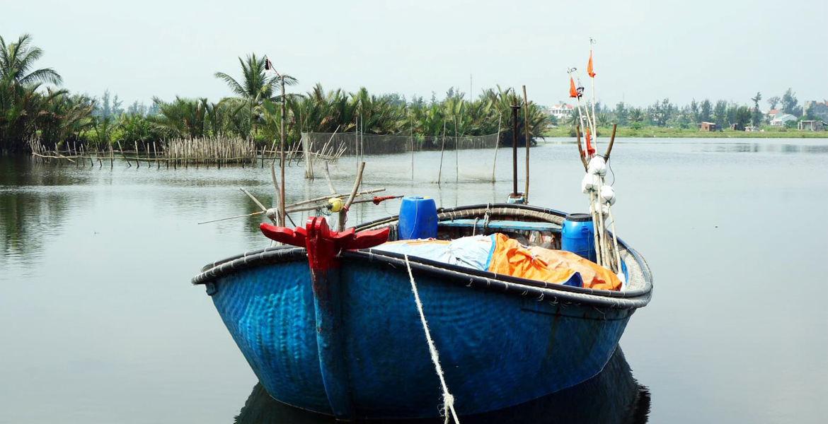 Hoi An Kayaking with Floating Bar Tour